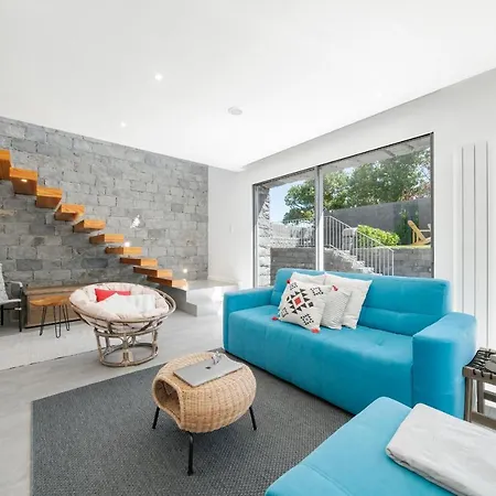 Casa Da Maloeira By An Island