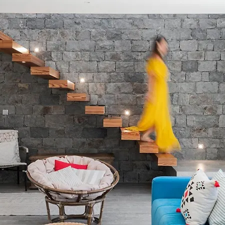 Casa Da Maloeira By An Island