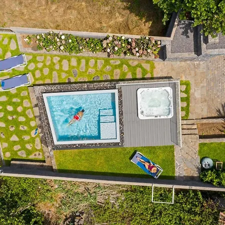 Casa Da Maloeira By An Island