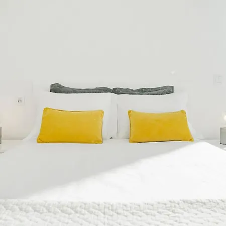 Casa Da Maloeira By An Island