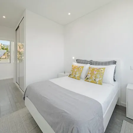 Casa Da Maloeira By An Island *