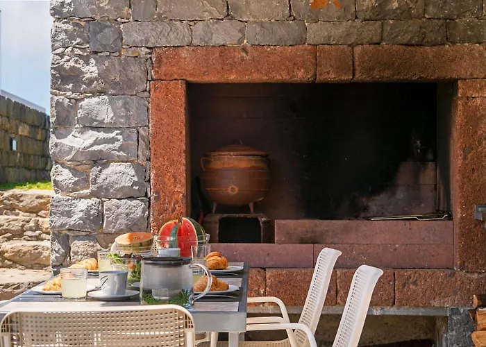 別荘 Casa Da Maloeira By An Island *