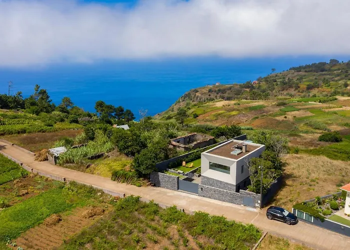 別荘 Casa Da Maloeira By An Island *