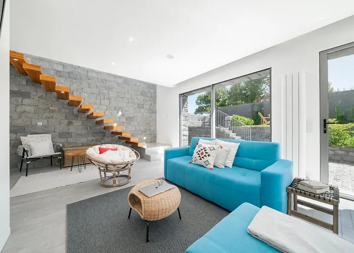 Casa Da Maloeira By An Island