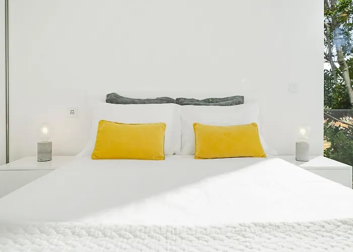 Casa Da Maloeira By An Island